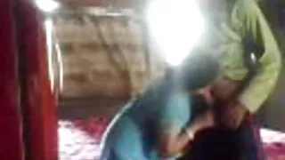 நீல பிகினி Shae Summers உள்ள கவர்ச்சி செக்ஸ் பெறுகிறார் அவரது கால்களை fucked