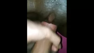 கவர்ச்சியான ஜப்பானிய மாணவர் ஹருகா ஓசாவா தனது பீவரை வைப்ரேட்டருடன் தூண்டுகிறார்