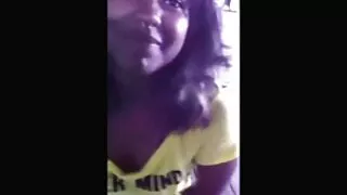 பொன்னிற தேவதை அலிஸா கிளை பூல் மூலம் ஒரு சேவல் உறிஞ்சும்