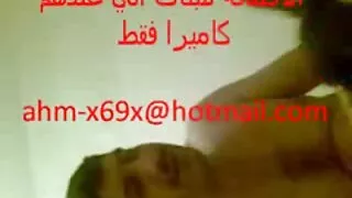 பூடிலிசியஸ் அழகி வனேசா லீ வெளியே சேவல் சவாரி செய்கிறார்
