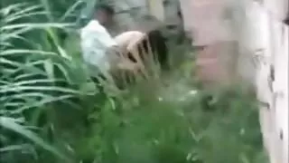 அசிங்கமான அழகி சாண்டி அம்ப்ரோசியா ஒரு டிக் உறிஞ்சுவதில் முதலிடத்தில் இருக்க விரும்புகிறார்